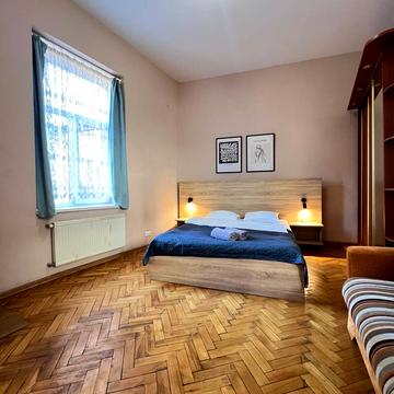 Котлярська вул., 7