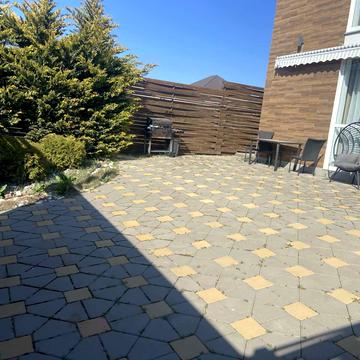 Полуничний провулок