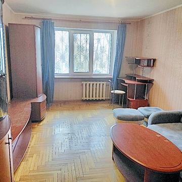 Тополева вул., 4