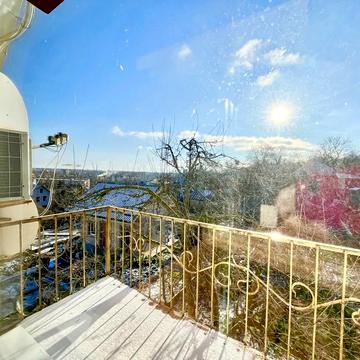 Василя Верховинця вул., 10