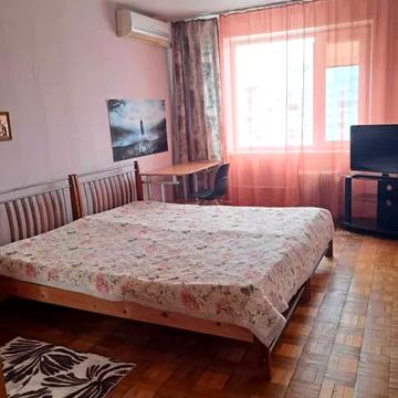 Володимира Івасюка просп. (Героїв Сталінграду), 25