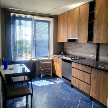 Академіка Філатова вул., 7