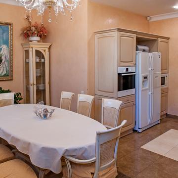 Рейтарська вул., 4