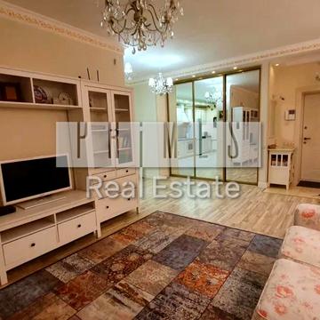 Валерія Лобановського просп. (Червонозоряний), 4-Б