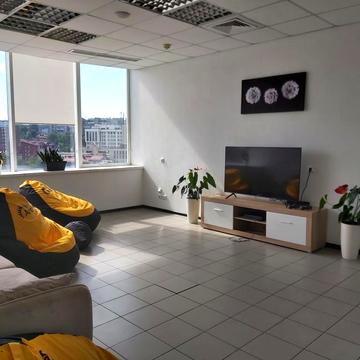 Королеви Єлизавети ІІ вул. (Глинки), 2