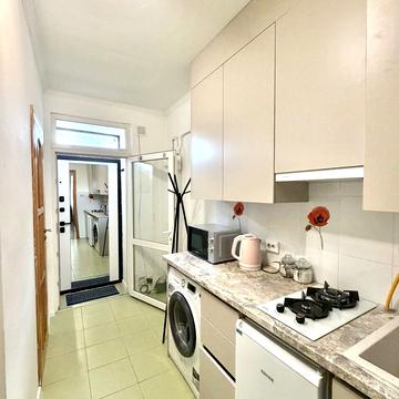 Замкова вул., 1