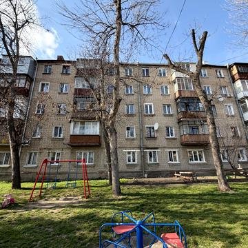 Академіка Павлова вул., 44