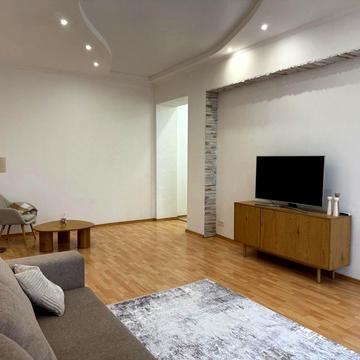 Хрещатик вул. (Kreschatic), 25