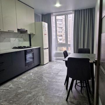 Парусна вул. (Героїв Сталінграду), 1-С