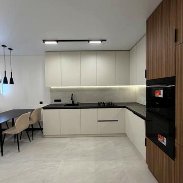 Гетьмана Мазепи вул., (Будинок 1)