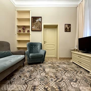 Михайла Грушевського вул., 11