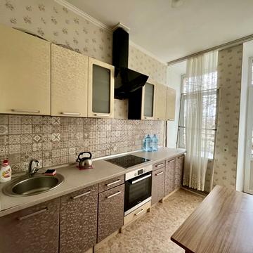 Богдана Хмельницького вул., 39