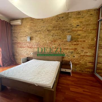 Івана Франка вул., 12