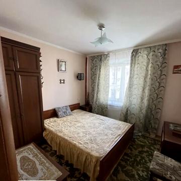 Степана Бандери просп., 72