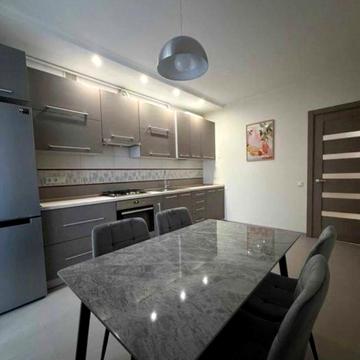 Карла Мікльоша вул., 5