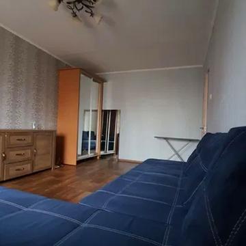 Академіка Корольова просп., 18