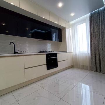 Кришталева вул., 1