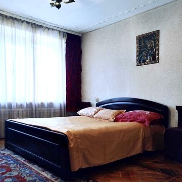 Семінарська вул., 2