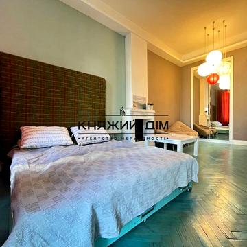 Саксаганського вул., 125