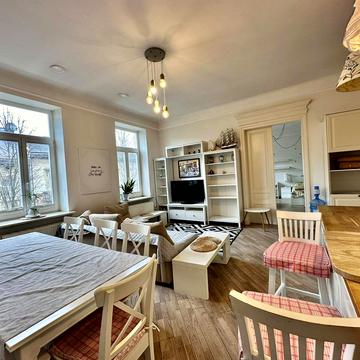 Михайла Грушевського вул., 12