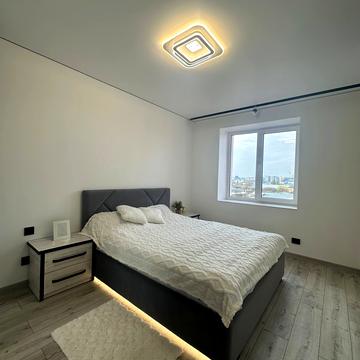 Богдана Хмельницького вул., (Будинок 1)