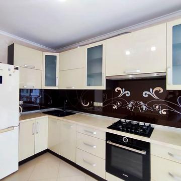 Володимира Івасюка вул., 7