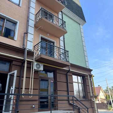 Вишнева вул., (Будинок 1)