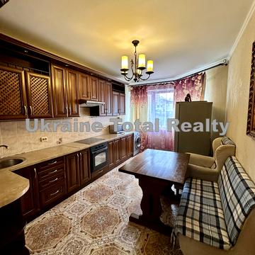 Олександра Мишуги вул., 8