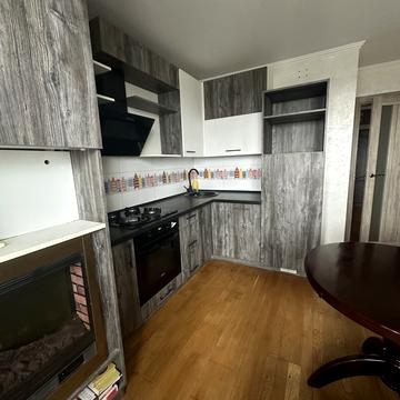 Теплична вул., 42