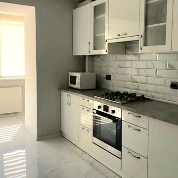 Злуки просп., 18