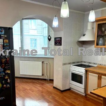 Драгоманова вул., 23