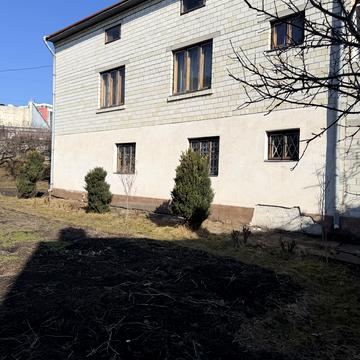 Земельна вул., 13
