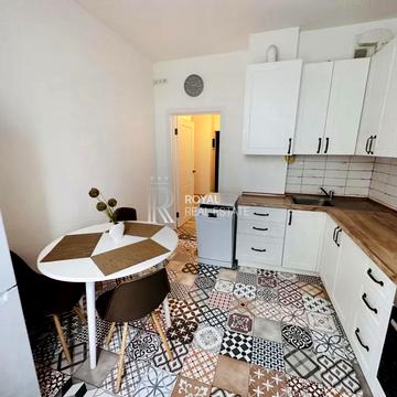 Бузька вул. (Єнісейська), 8