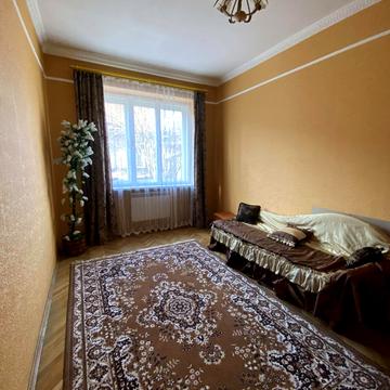 Гетьмана Петра Дорошенка вул. (Жовтнева), 40