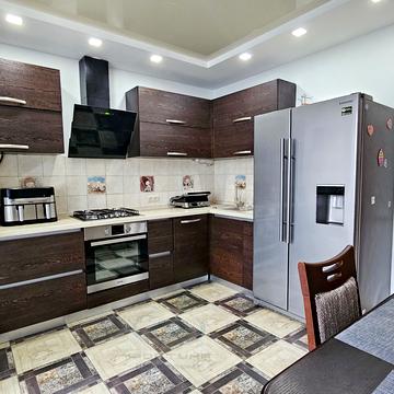 Сержанта Жужоми вул., 3