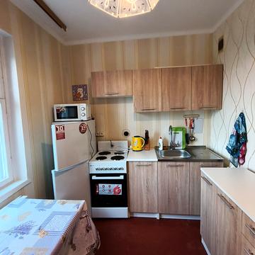 Ревуцького вул., 7