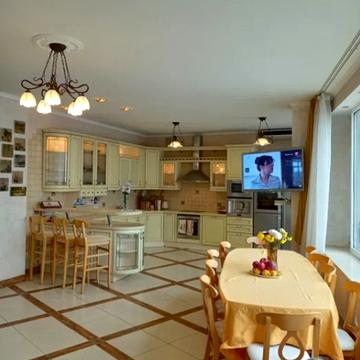 Літературна вул., 1а