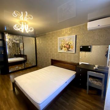 Червоної Калини просп. (Володимира Маяковського), 70