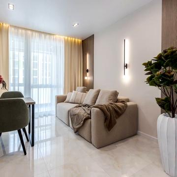 Угорська вул., 12