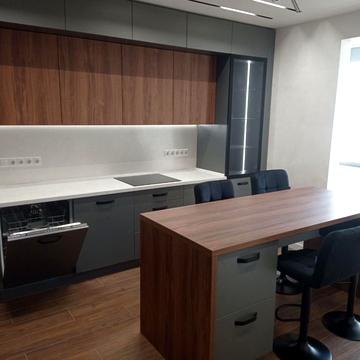 Саперно-Слобідська вул., 8