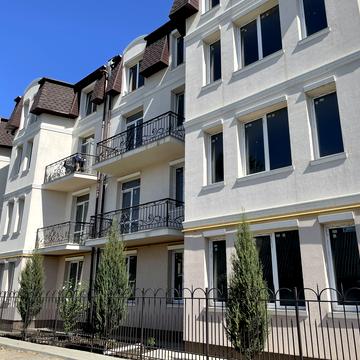 Академіка Вернадського вул., 21а