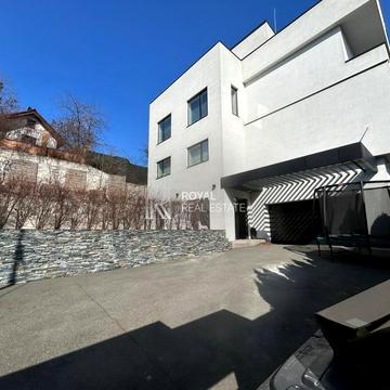 Локомотивна вул., 24