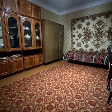 Альпійська вул., 4