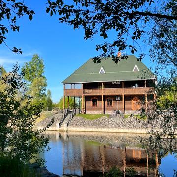 Центральна вул.