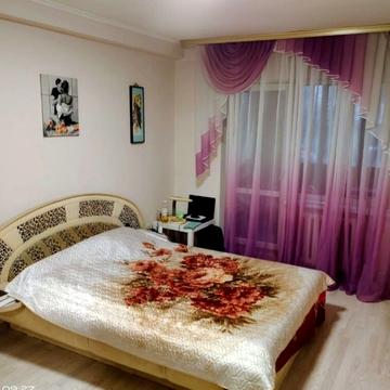 Воскресенська вул., 7