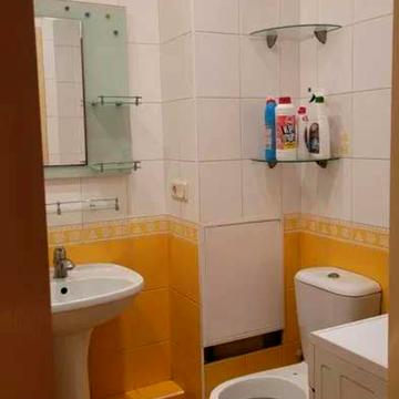 Дніпровська вул., 1