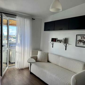 Машинобудівників вул., 15