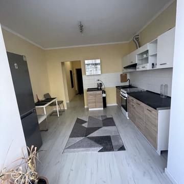 Бельведерська вул., 35