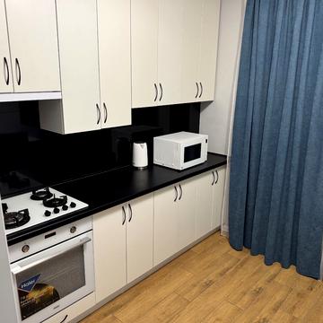 Тарасівська вул., 25