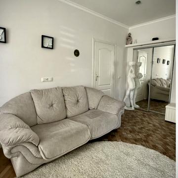 Велика Васильківська вул. (Червоноармійська), 71